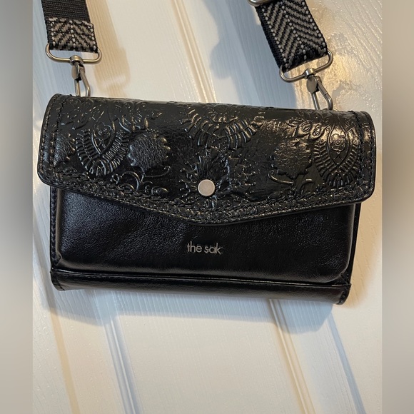 Crossbody - Picture 2 of 6